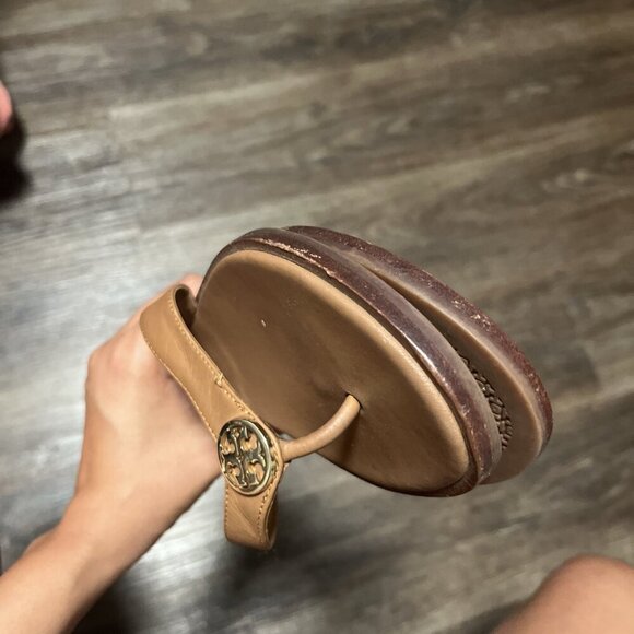 Tory Burch Brown/ Tan Leather Thong Flip Flop Gold Logo Sandals Size 7 - Picture 10 of 12